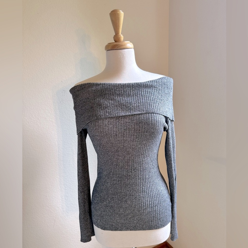 Jennifer Lopez off the shoulder sweater